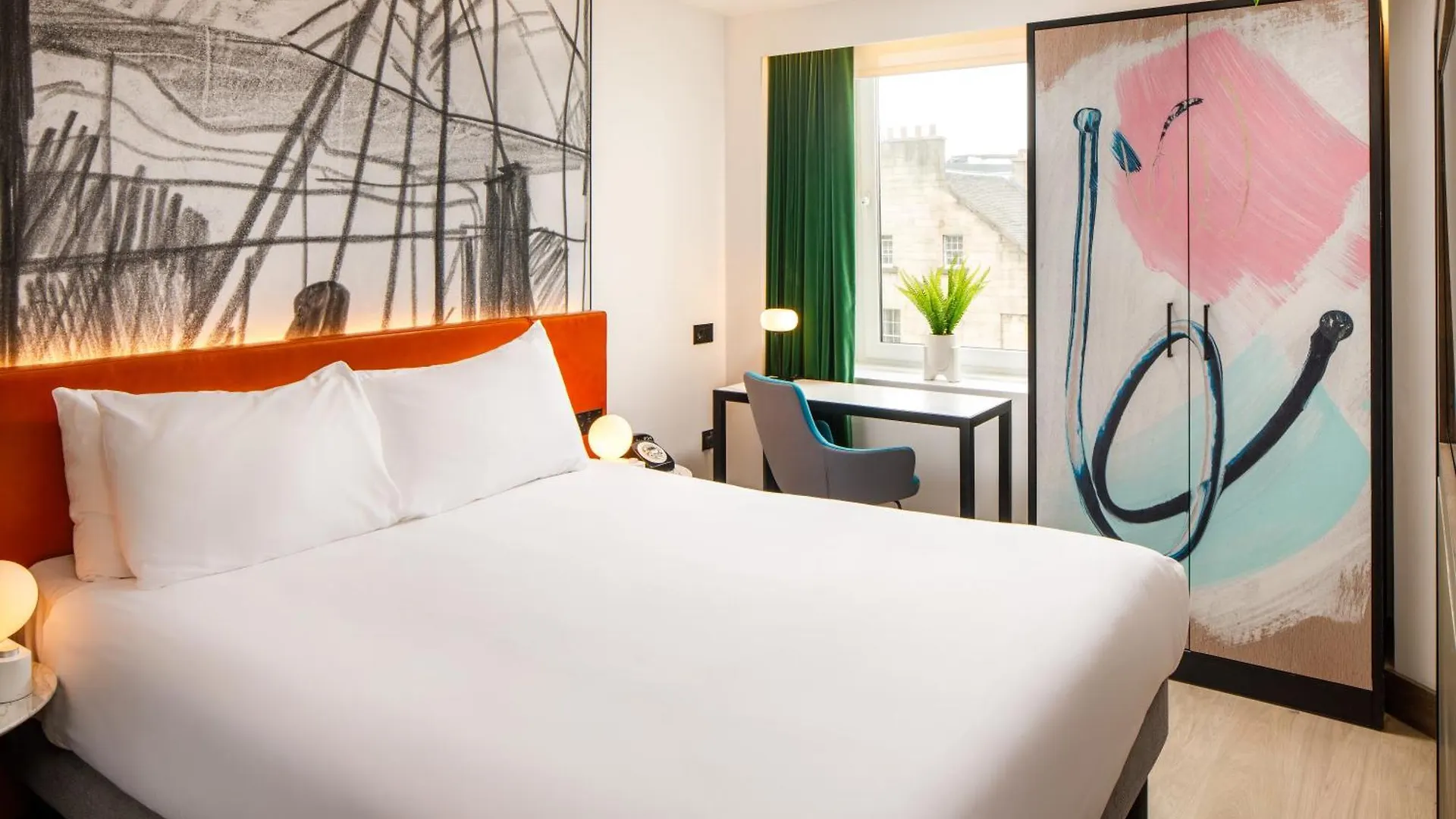 Ibis Styles Edinburgh St Andrew Square Hotel 3*,