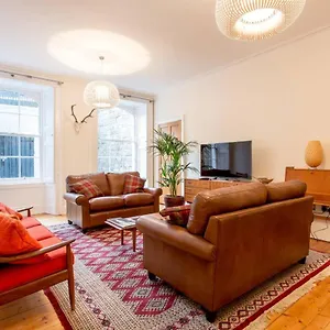 Joivy Spacious Flat With Garden In Centre Apartment