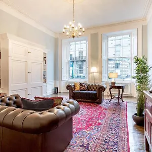 Joivy Converted Flat In Historic Building In New Town Apartment